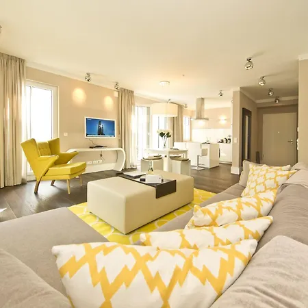 Duenenpalais App 15 *